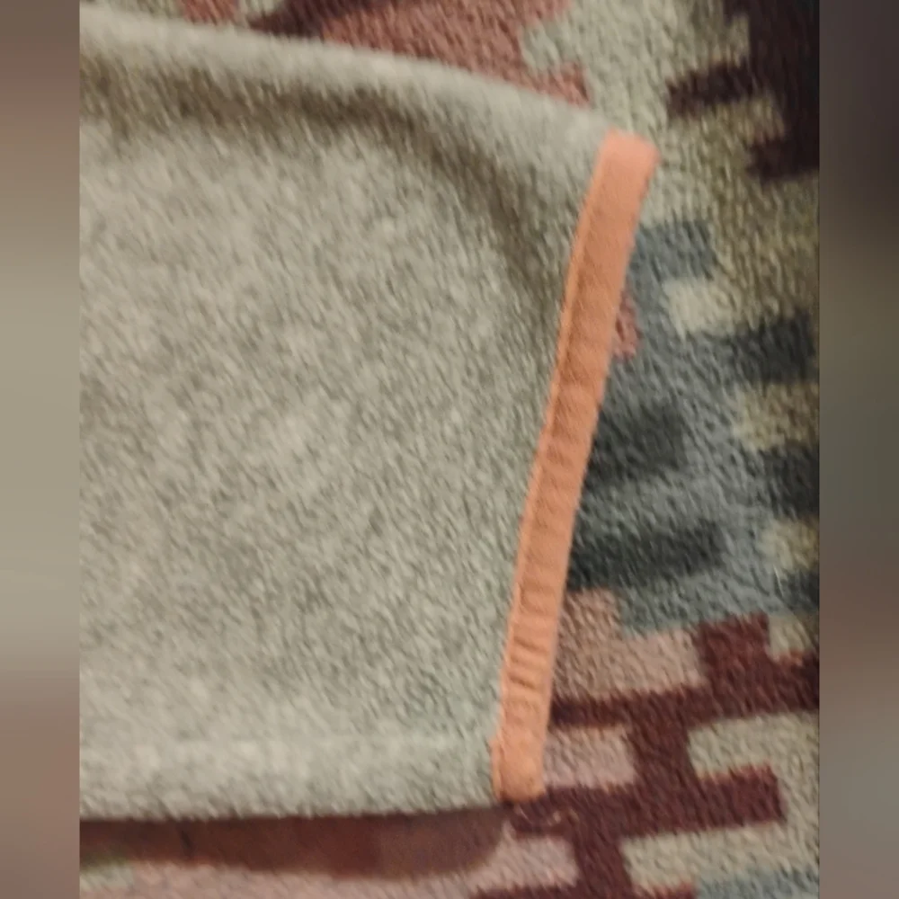 Women's Burton Hearth Fleece Pullover with a grey body and a colorful Pattern - Picture 5 of 6